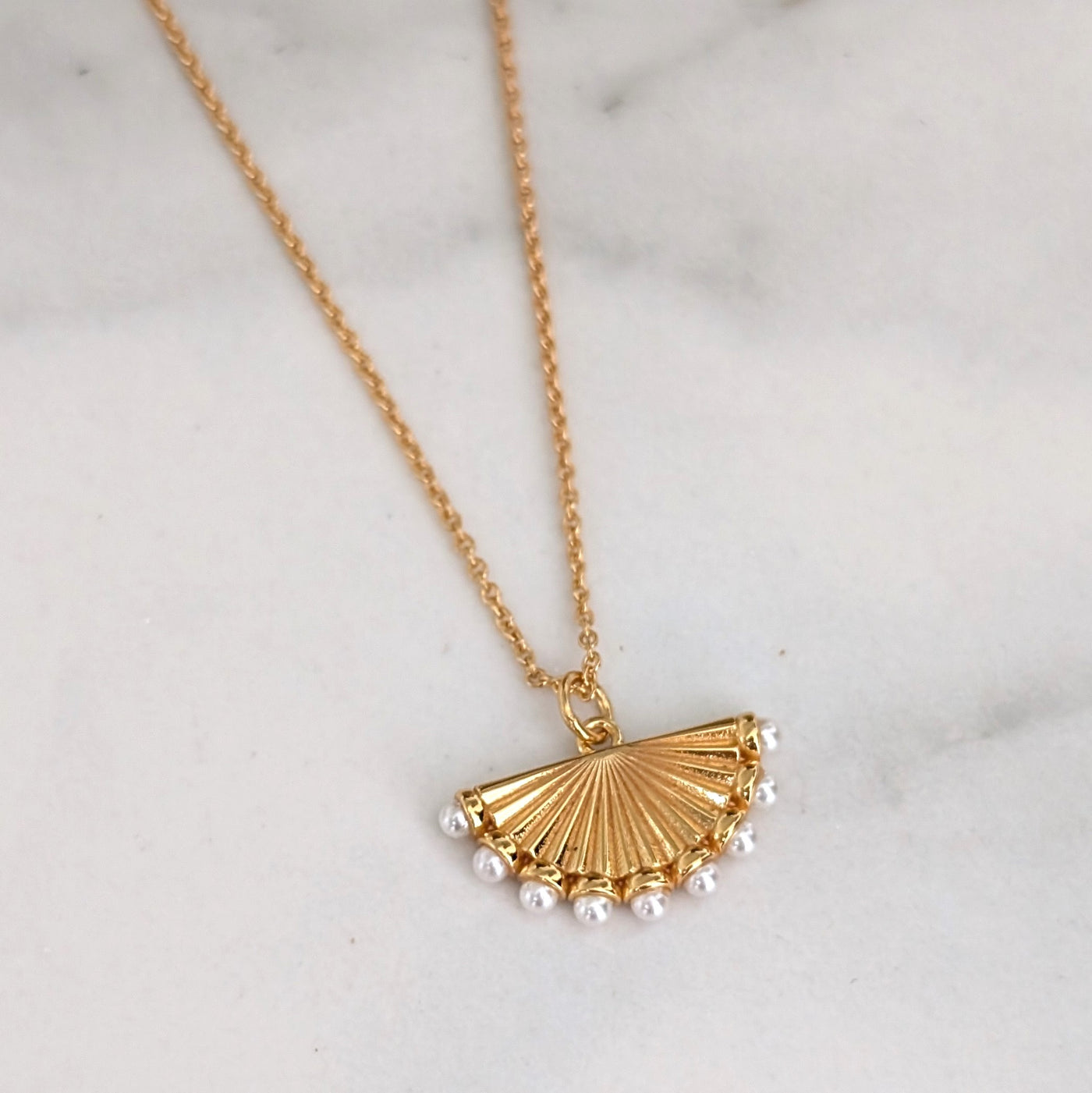 The Fan Pearl Pendant Necklace