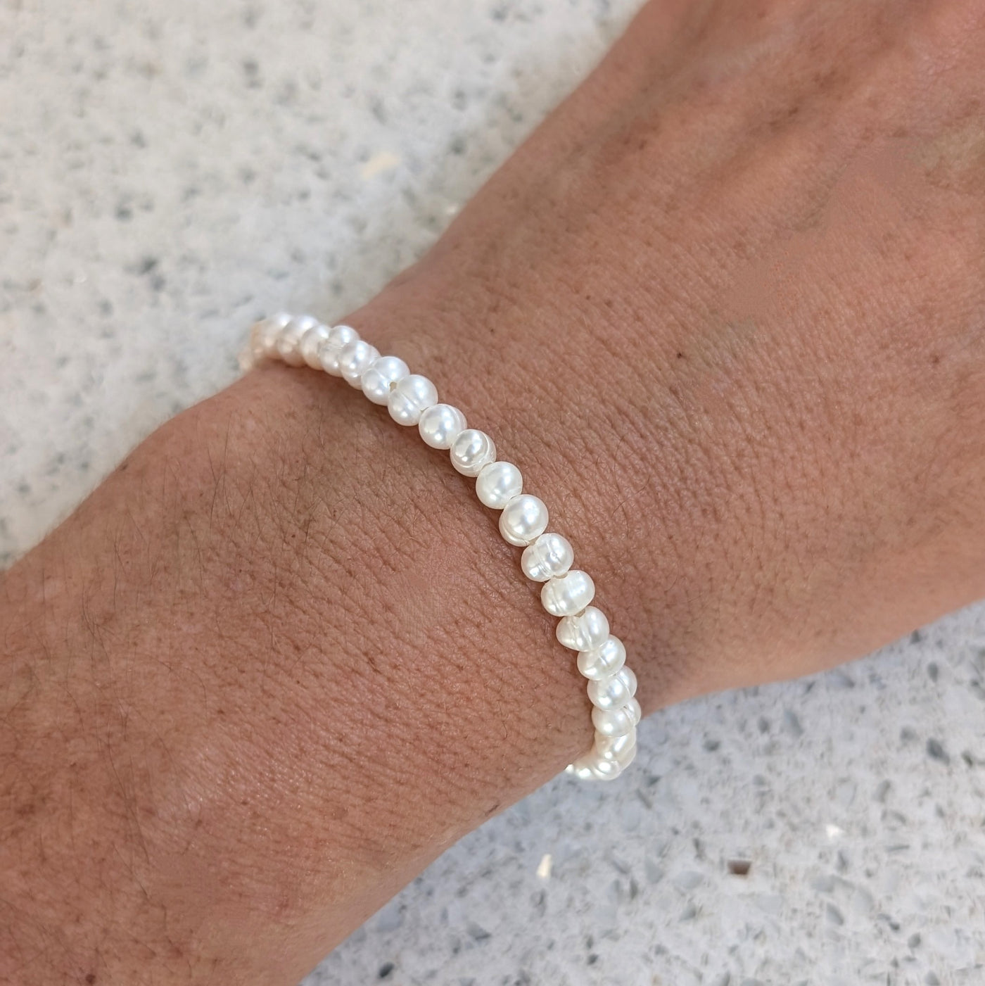 4mm elasticated pearl bead bracelet